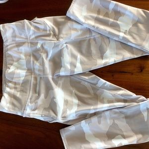 Athleta Contender Camo 7/8 Leggings